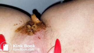 Girl have hard pooping on Toilette