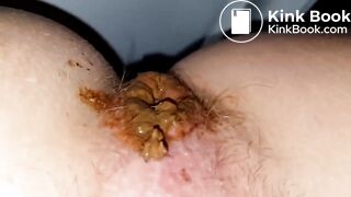 Girl have hard pooping on Toilette