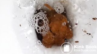 Girl have hard pooping on Toilette