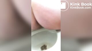 Quick poop on toilet.