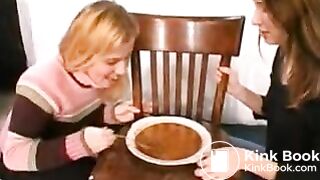 Girlfriends pooping together -2