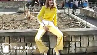 poop yellow pant