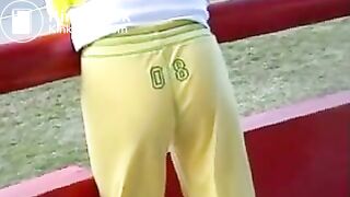 poop yellow pant