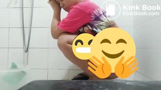 Indonesian girl toilet poop