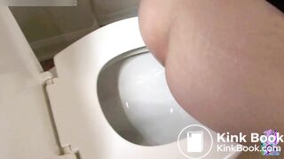 Hot girl nasty toilet turd