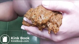 Huge creamy poo in her hand