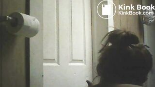 Porn on pooping girlfriend