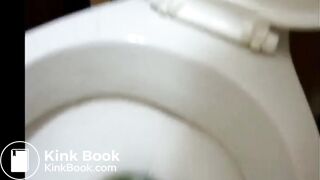 Girl takes a shit - video 4