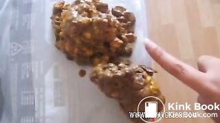Girl pooping - video 166