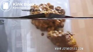Girl pooping - video 166