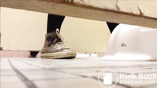 japanese toilet voyeur - video 19