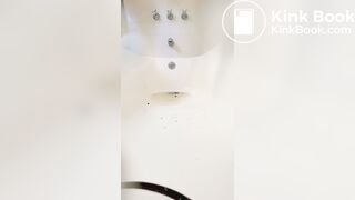 Girl pooping in Bath realy Hot