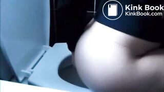 girl pooping - video 145