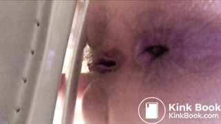 woman poping on toilet - video 4