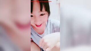 Adorable Chinese pooper