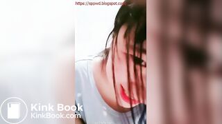 Adorable Chinese pooper