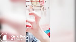 Adorable Chinese pooper