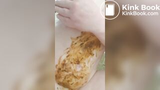 Ugly Bitch likes to smear her shit