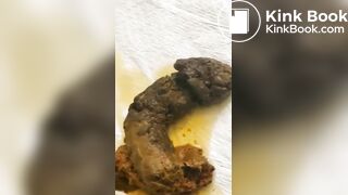 PRETTY EBONY POOPING ALOT