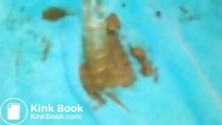 Girl pooping - video 19