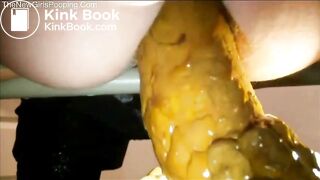 Big ass taking big shits