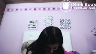 Camwhore fucks her ass dirty