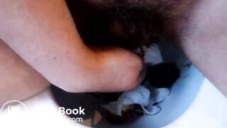 Pooping - Neverending wipe