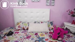 Camwhore fucks ass and gets messy