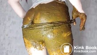 sexy Russian woman craps and pees - video 2