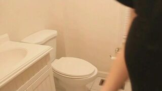 Magdalena has diarrhea in the toilet after taking senna laxative tea