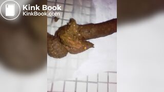 Girl pooping - video 133