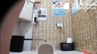 girl poop in toilet - video 39
