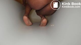 Creamy ebony shit in bath