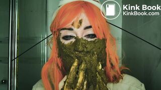 Dirty scat performer plays with her shit in the bathroom