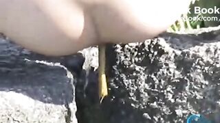 ＯＬが外出中にトイレ我慢できずに野下痢