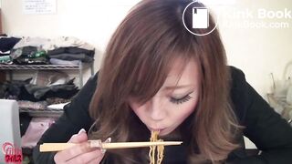 Poop after eating food