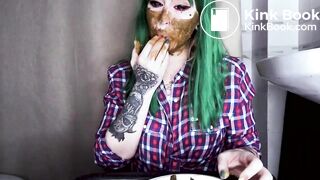 gorgeous and sexy Russian woman poops