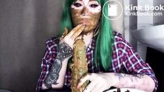 gorgeous and sexy Russian woman poops