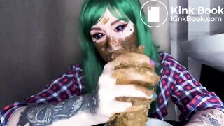 gorgeous and sexy Russian woman poops