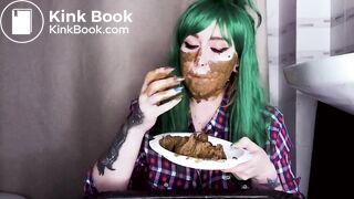 gorgeous and sexy Russian woman poops