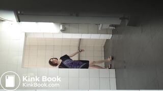 girl poop in toilet - video 32