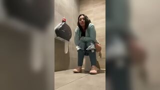 Girl toilet pooping - video 10