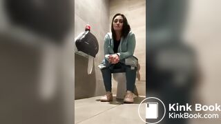 Girl toilet pooping - video 10