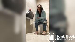Girl toilet pooping - video 10