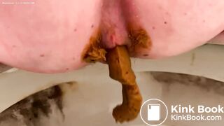 Hot soft shitting in toilet