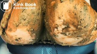 Pawg shits her fishnets