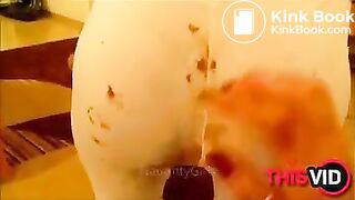 Two Kinky Girls Shit Their Leggings