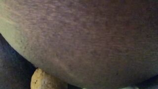 Phat ass ebony drops some logs