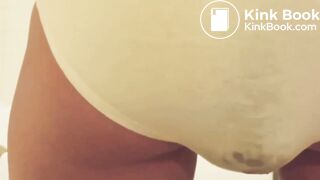 Pooping yellow panties