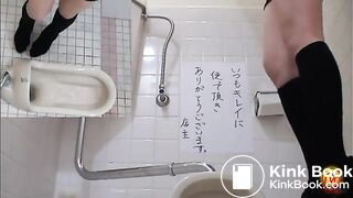 Japanese girls shitting after anal creampie in public toilet. p3